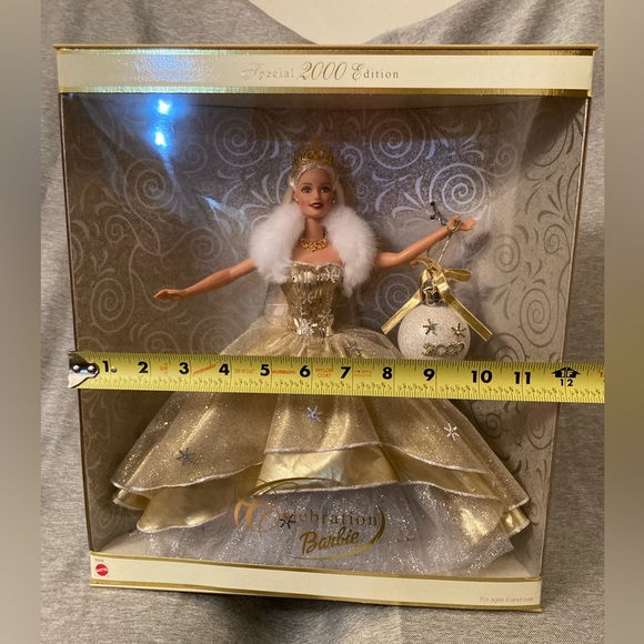 2000 Special Edition Holiday Celebration Barbie Gold Dress Fashion Doll - Picture 15 of 16